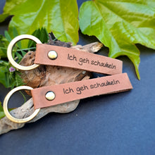 Lade das Bild in den Galerie-Viewer, Lederband Schlüsselanhänger bayrische Sprüche &quot;Ich geh schaukeln&quot;
