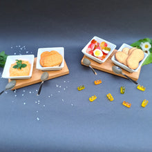 Lade das Bild in den Galerie-Viewer, 2er Dipschalen / Tapasschalen mit &quot;schwebendem Löffel&quot;
