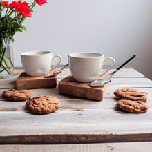 Lade das Bild in den Galerie-Viewer, Espressogedeck creme mit Henkel und "schwebendem Löffel"
